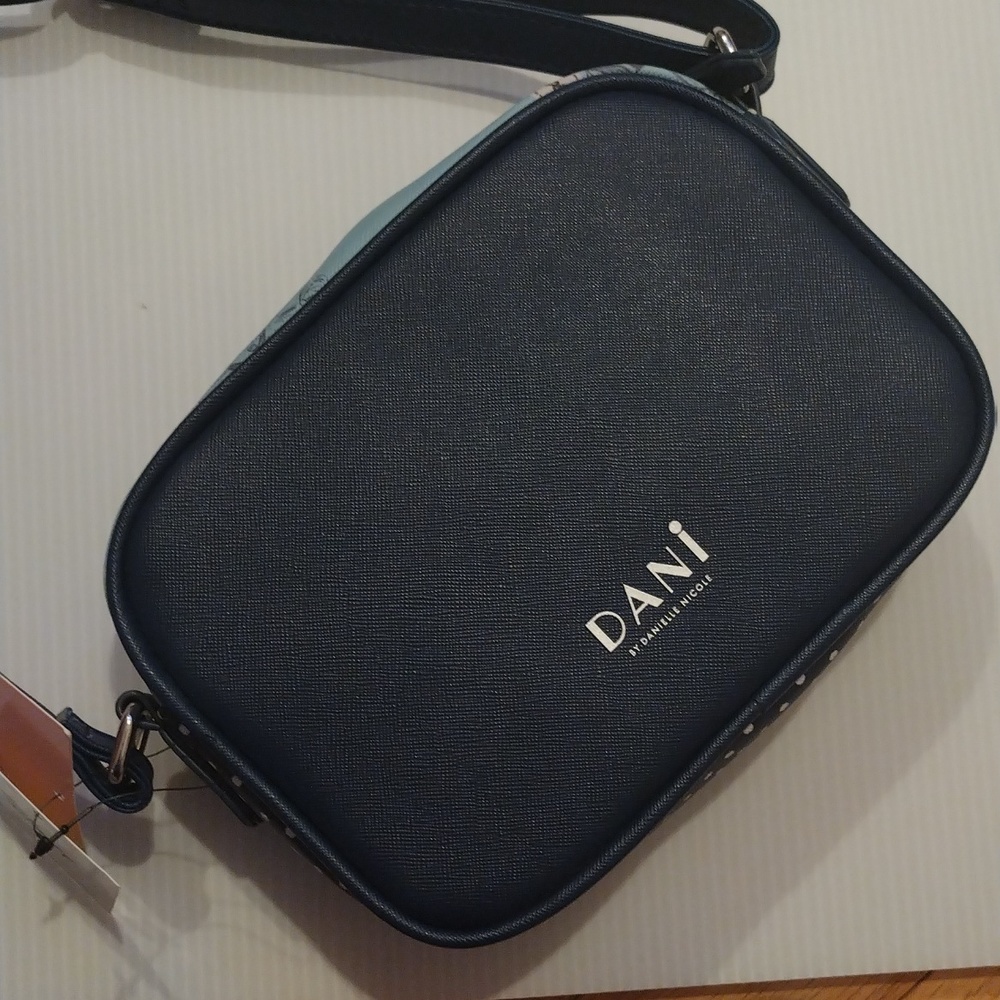- -Dani Nicole in colab with Disney Cinderella crossbody bag adjustable strap - Picture 6 of 9